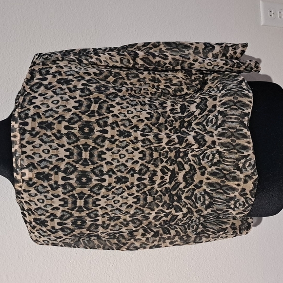 NEW YORK COMPANY sz small sheer animal print blouse with stretch waist - Picture 3 of 8